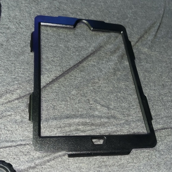 !SOLD! Apple iPad 8th Generation 32GB Wi-Fi + Cellular Capability - Picture 4 of 5